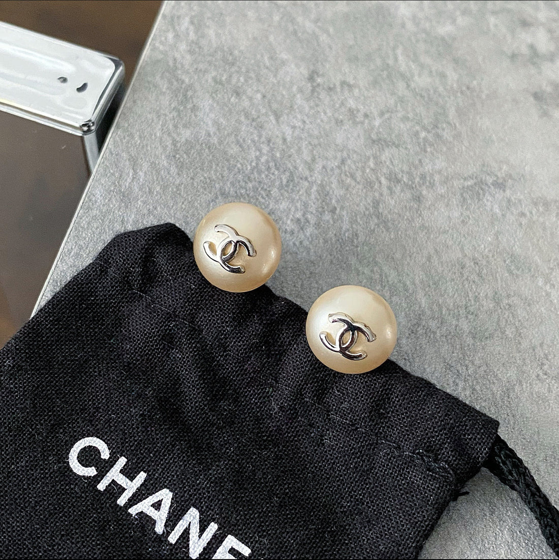 Chanel Vintage 00T Faux Pearl Small CC Logo Stud Earrings – I MISS YOU  VINTAGE