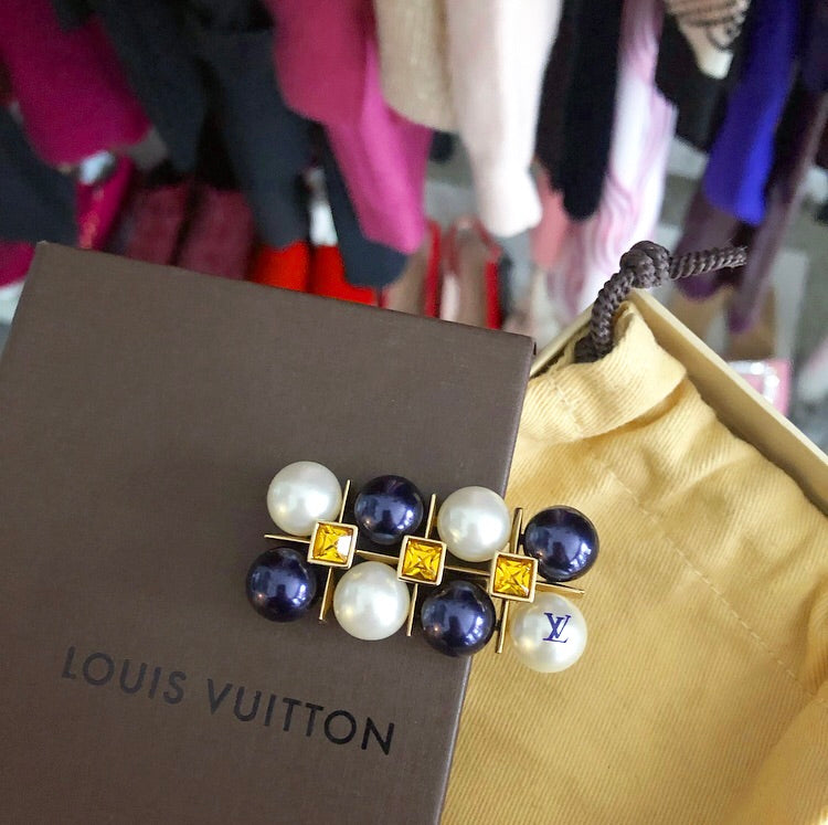 Louis Vuitton Pearl Crystal Cry Me A River Necklace – The Closet