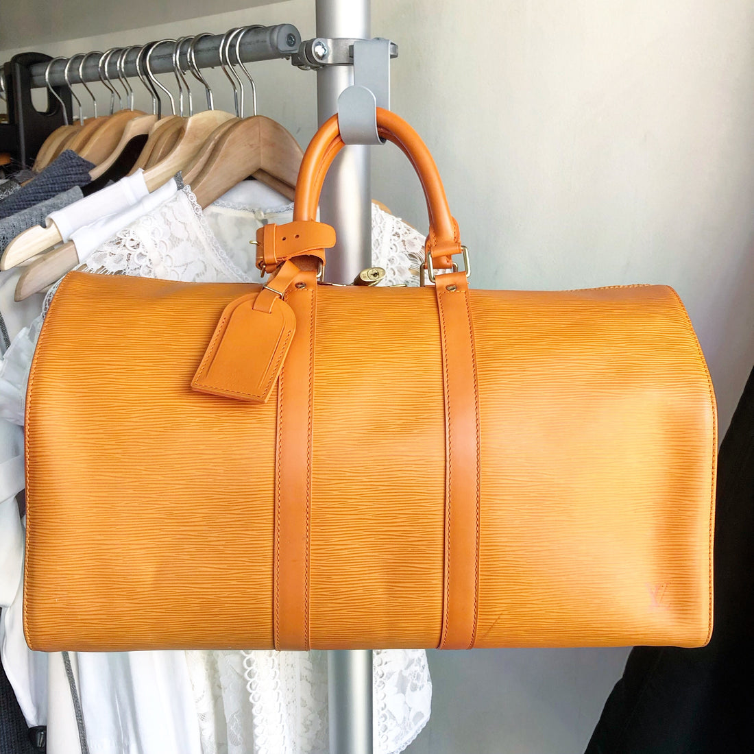 Louis Vuitton Epi Leather Keepall 45 Duffle Bag (SHF-Mv7gJh) – LuxeDH