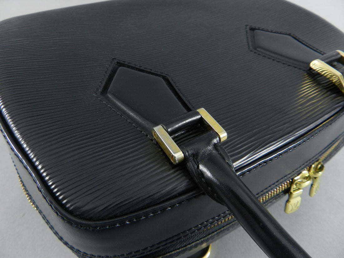 Louis Vuitton, Pont 9 Black Shoulder Bag, feines schwarz…