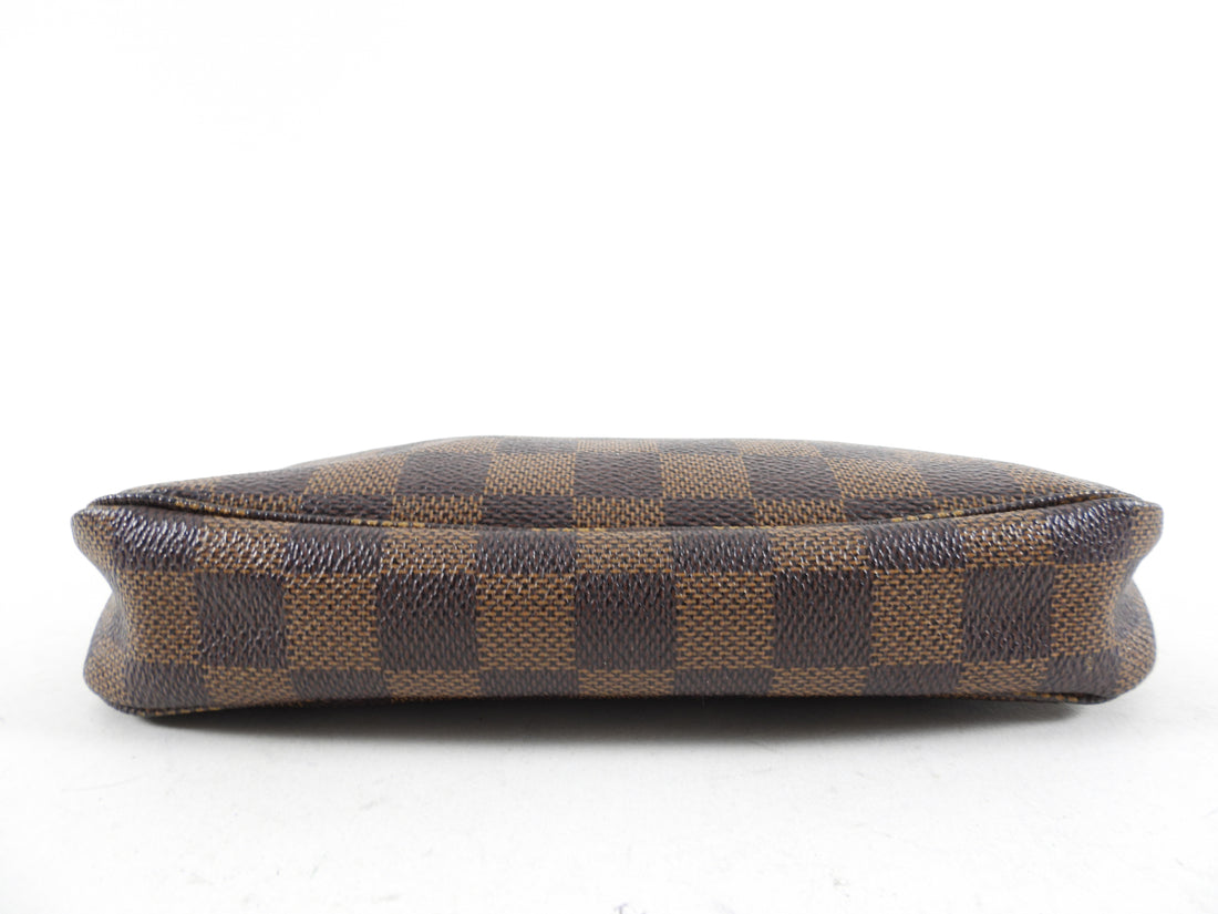 Was never into Damier Ebene but I found an immaculate Pochette Accessoires  on  (made in 2017 right before it was discontinued) & got lucky &  snagged a key cles recently on