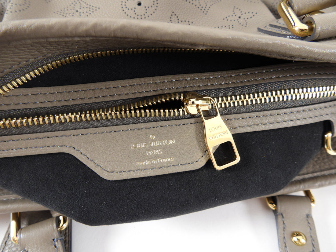 Louis Vuitton Poudre Mahina Leather Stellar PM Bag Louis Vuitton