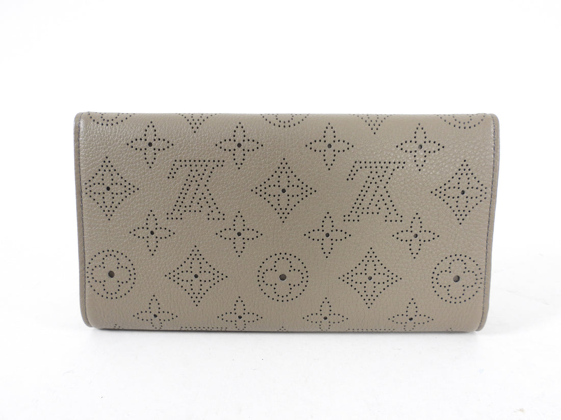 Sold at Auction: Louis Vuitton, Louis Vuitton Old Rose Amelia Wallet, the  calf leather monogram mahina with silver brass accent push lock buckle,  opening to two car