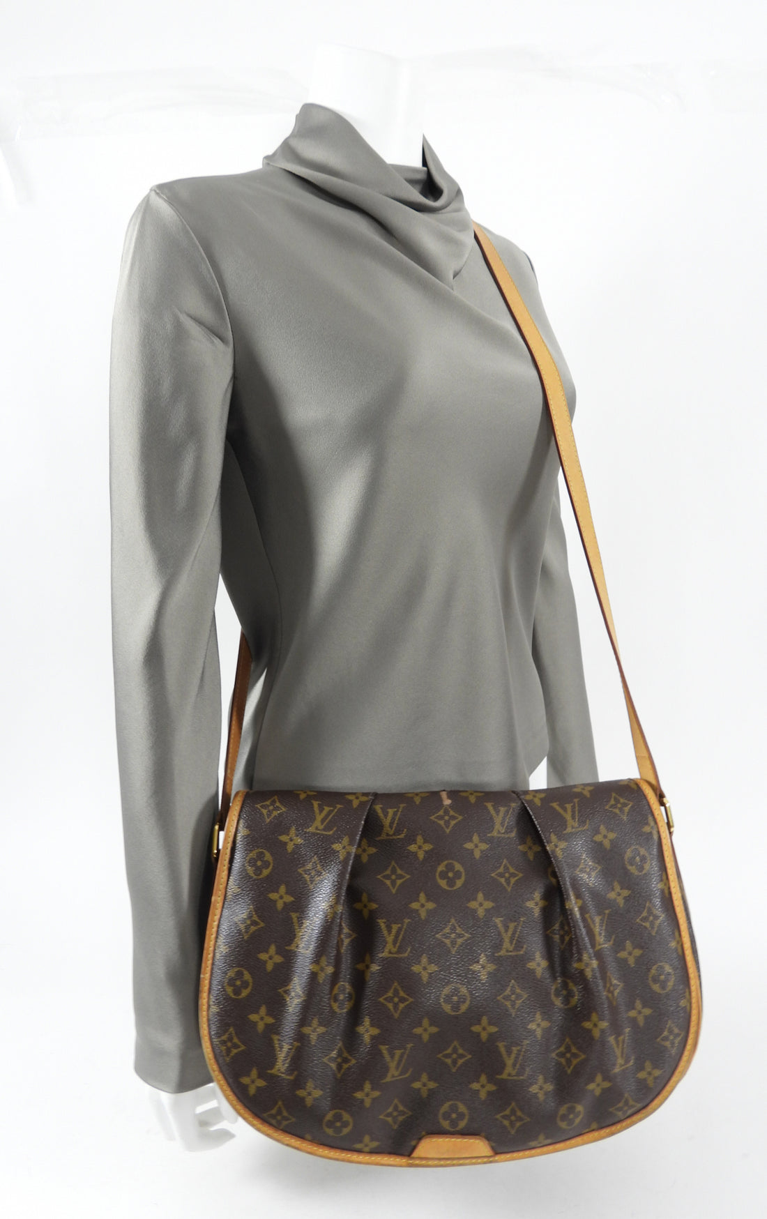Louis Vuitton Menilmontant Monogram Canvas Messenger Bag