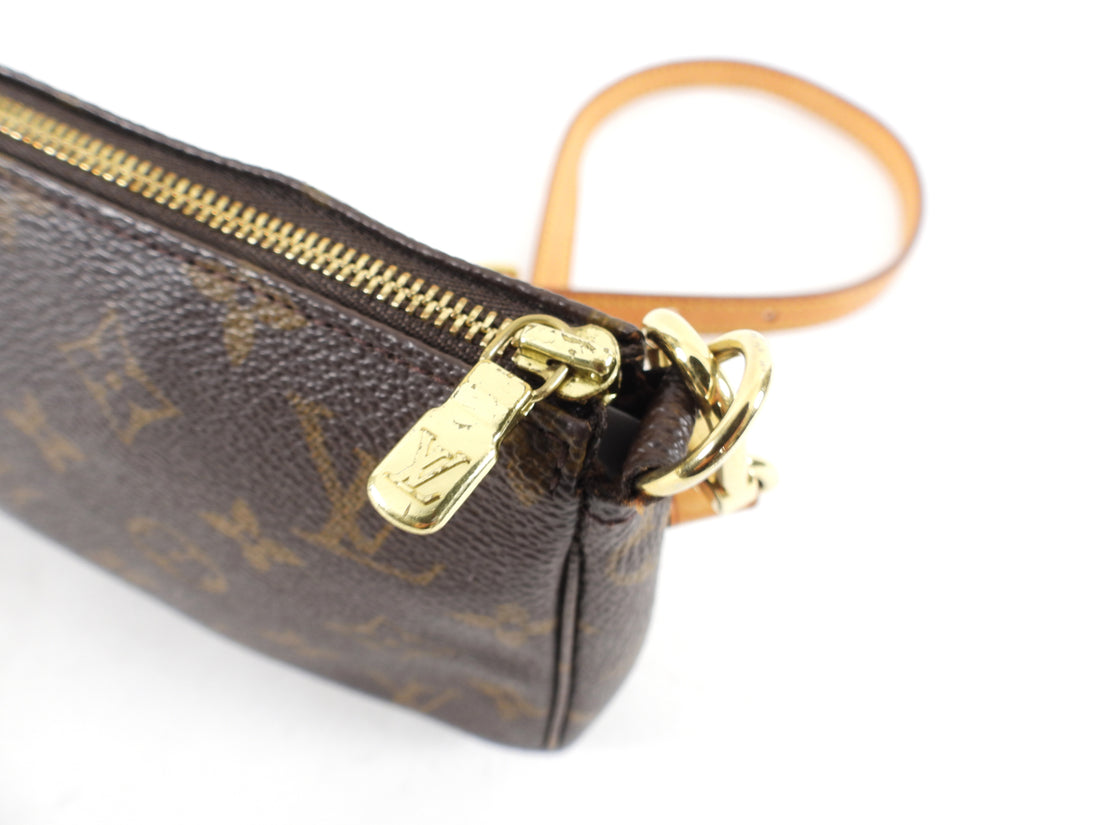 Louis Vuitton Pochette with shoulder strap and crossbody. – The Hosta