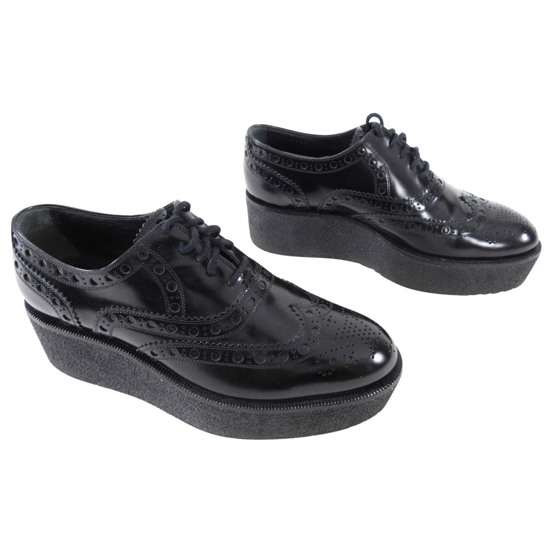 Louis Vuitton shoes in grained black leather and laces, brogue and