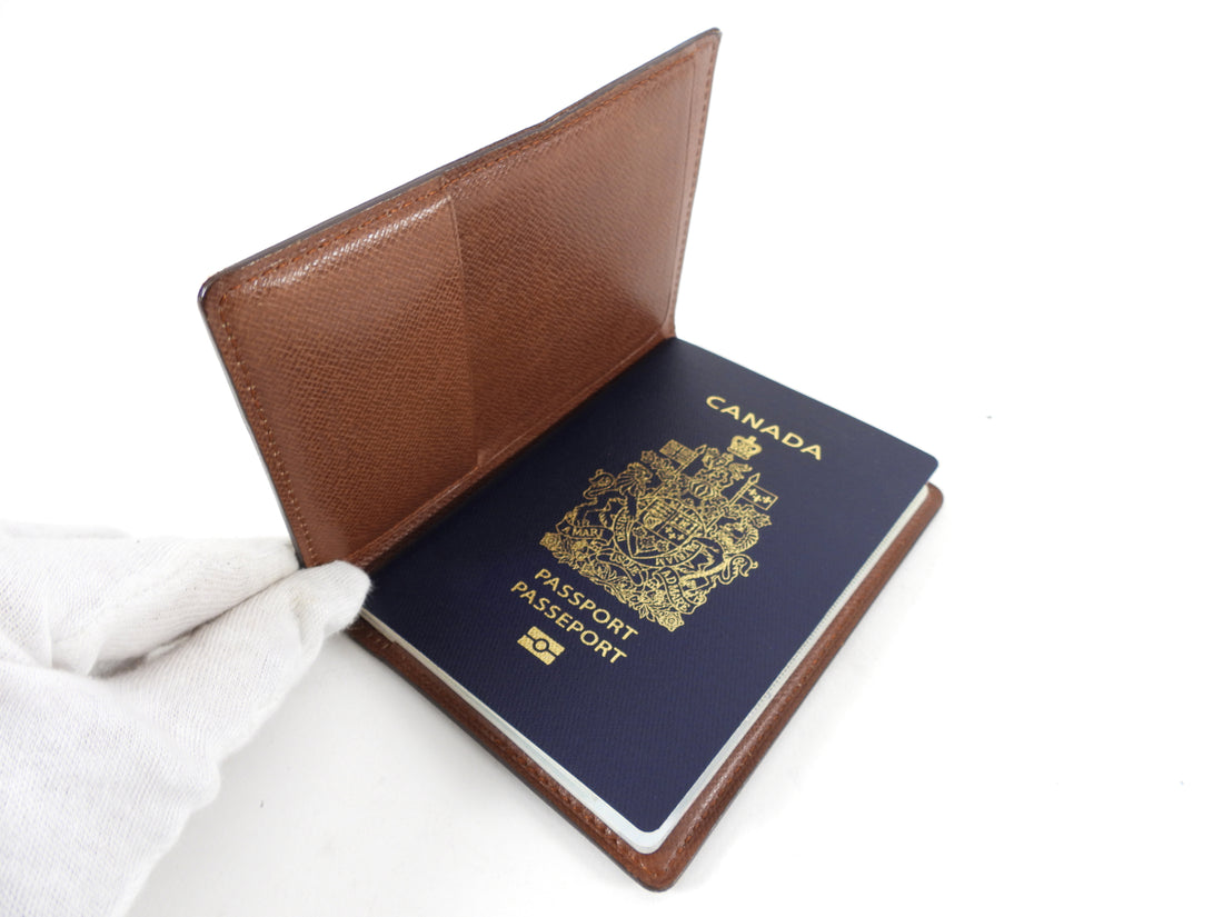 Vuitton Passport -  Canada