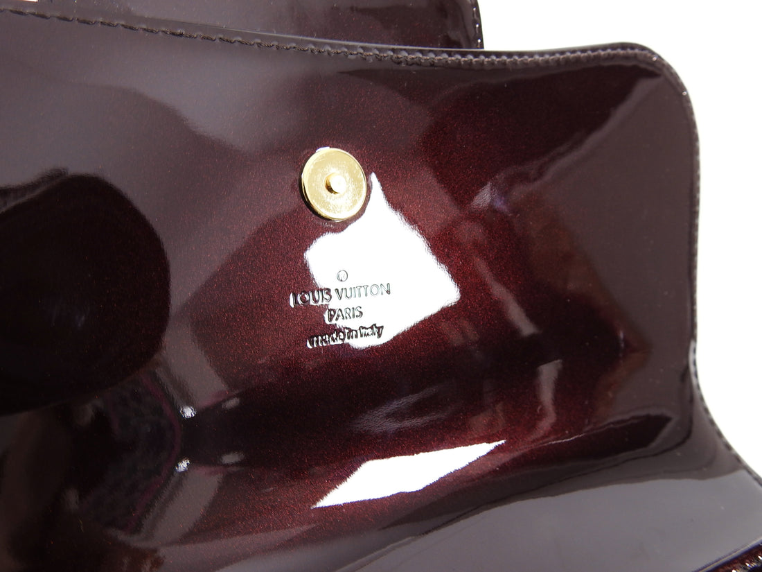 Louis Vuitton Sobe Patent Leather clutch bag Yellow ref.858667 - Joli Closet