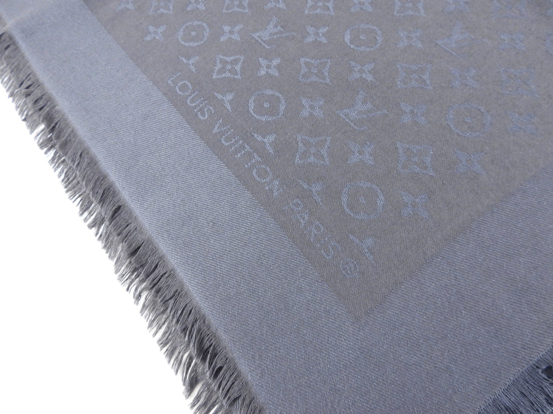 Louis Vuitton carbone gray monogramm classic shawl pasmina scarf M76876 Grey  Silk ref.723582 - Joli Closet