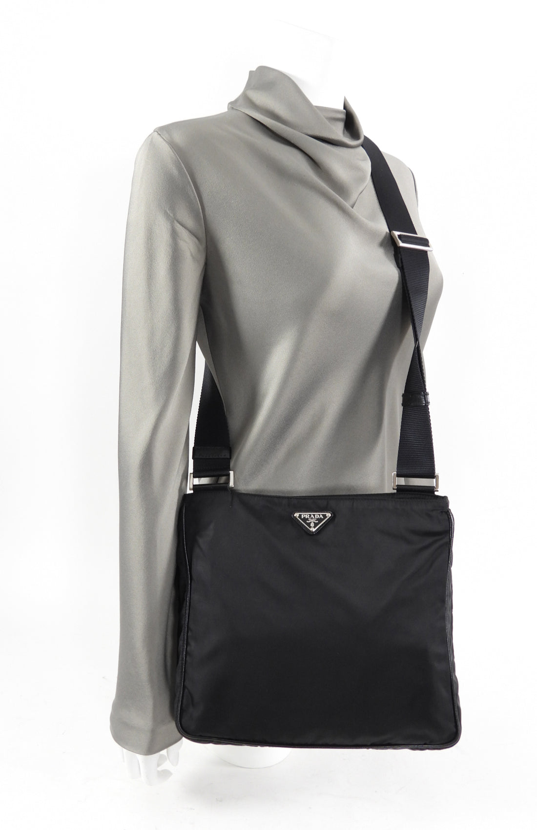 Prada Tessuto Flat Messenger Bag Black Cloth ref.733588 - Joli Closet